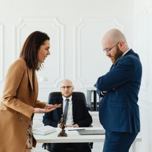 Conflict Resolution in Commercial Business - Role Playing - Using AI